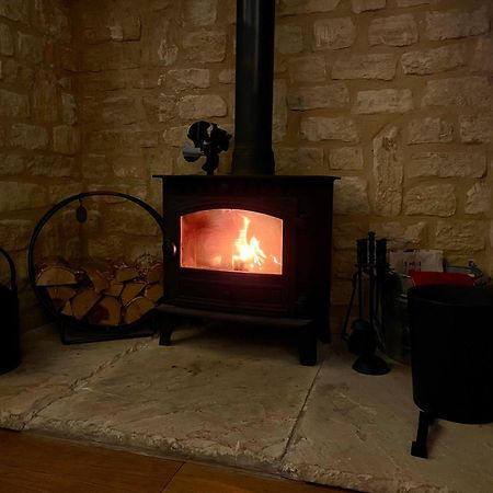 Cosy Cotswold Lodge By Your Home Here - Summer Sale For 3 Plus Nights - Ideal For Families With Log-Burner, Spa, Private Parking And Heated Swimming Pools Ashton Keynes Екстериор снимка