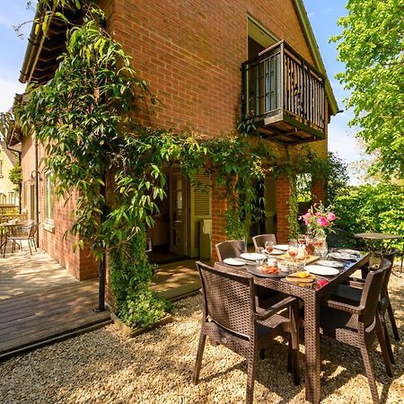 Cosy Cotswold Lodge By Your Home Here - Summer Sale For 3 Plus Nights - Ideal For Families With Log-Burner, Spa, Private Parking And Heated Swimming Pools Ashton Keynes Екстериор снимка
