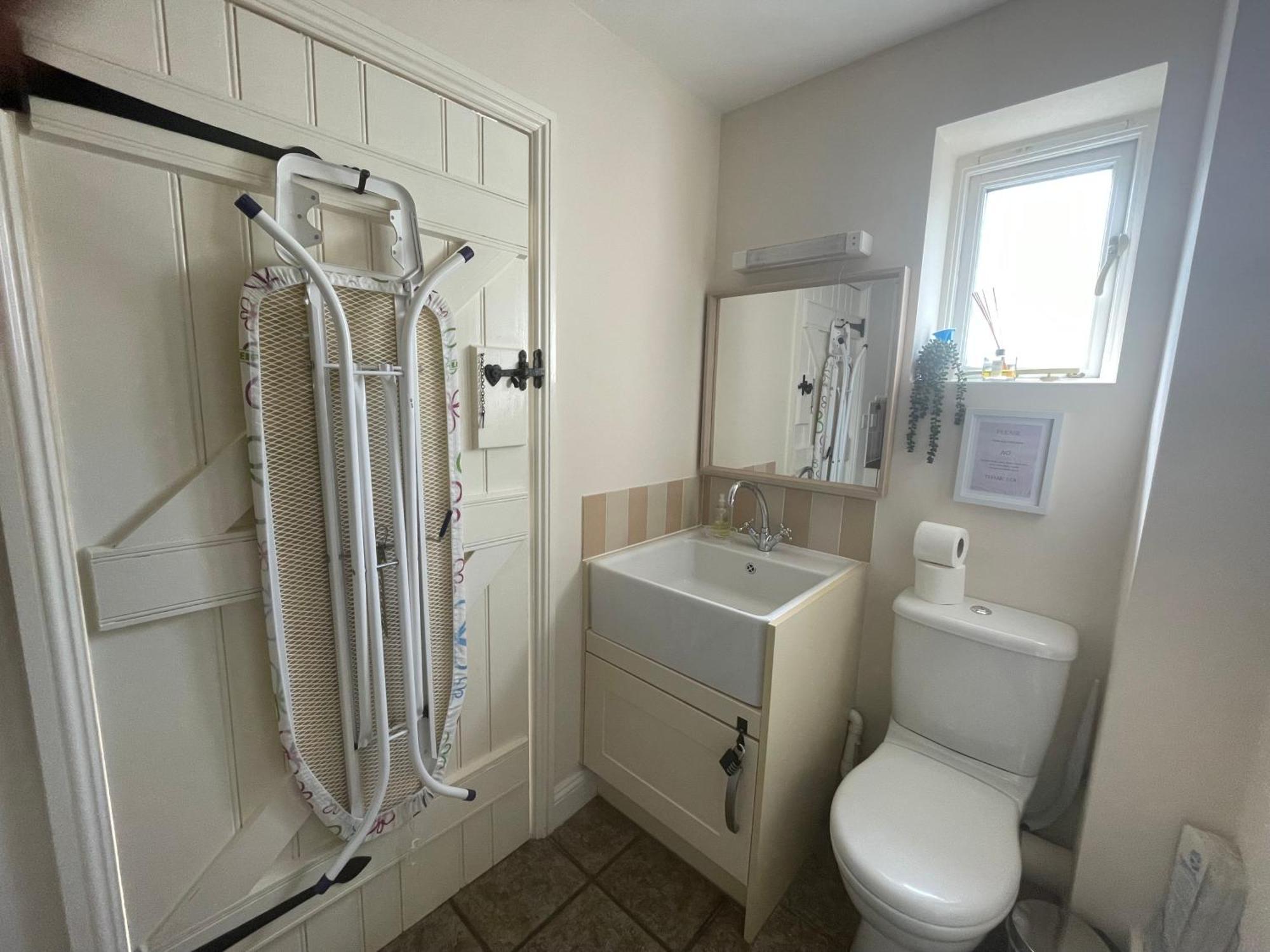 Cosy Cotswold Lodge By Your Home Here - Summer Sale For 3 Plus Nights - Ideal For Families With Log-Burner, Spa, Private Parking And Heated Swimming Pools Ashton Keynes Екстериор снимка