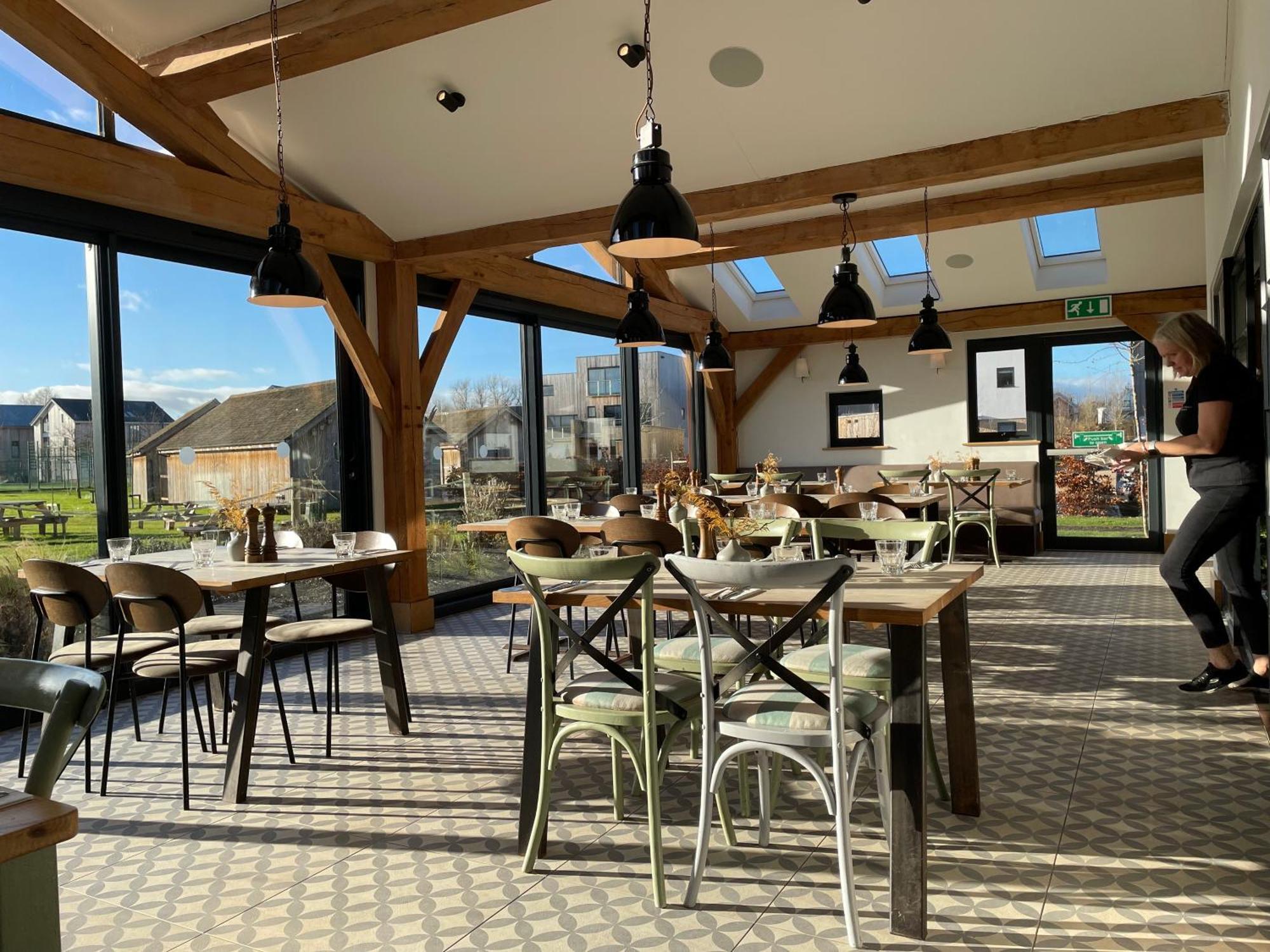 Cosy Cotswold Lodge By Your Home Here - Summer Sale For 3 Plus Nights - Ideal For Families With Log-Burner, Spa, Private Parking And Heated Swimming Pools Ashton Keynes Екстериор снимка