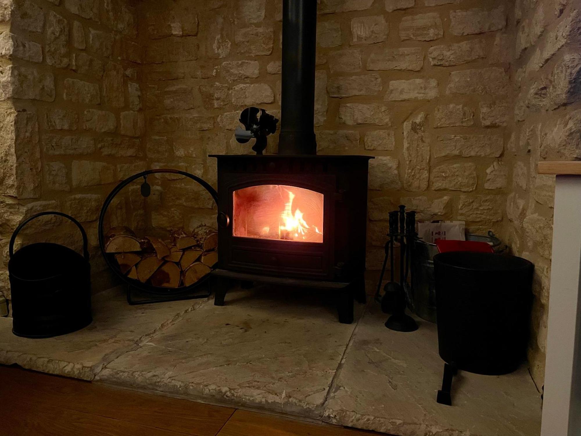 Cosy Cotswold Lodge By Your Home Here - Summer Sale For 3 Plus Nights - Ideal For Families With Log-Burner, Spa, Private Parking And Heated Swimming Pools Ashton Keynes Екстериор снимка