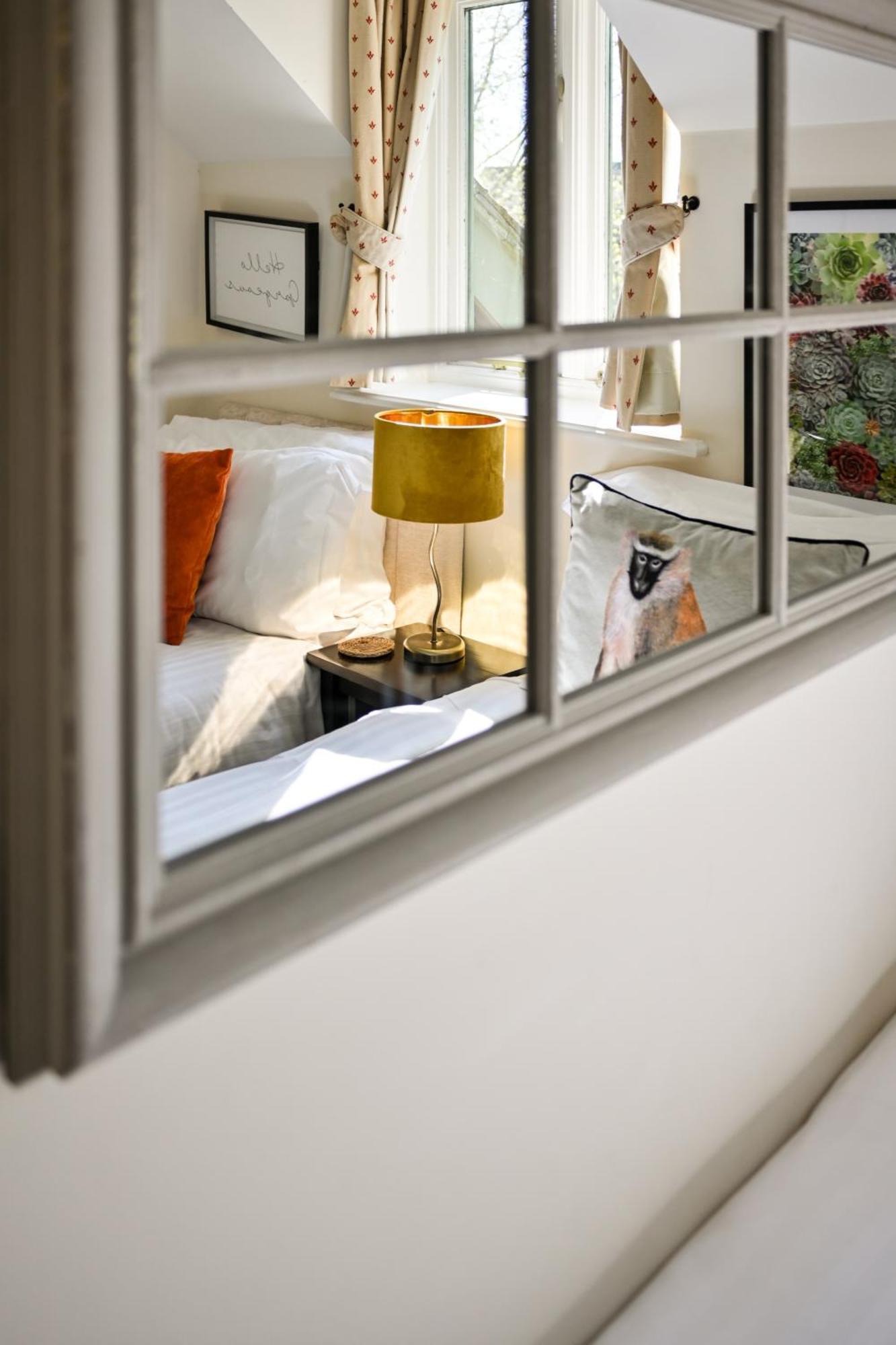 Cosy Cotswold Lodge By Your Home Here - Summer Sale For 3 Plus Nights - Ideal For Families With Log-Burner, Spa, Private Parking And Heated Swimming Pools Ashton Keynes Екстериор снимка
