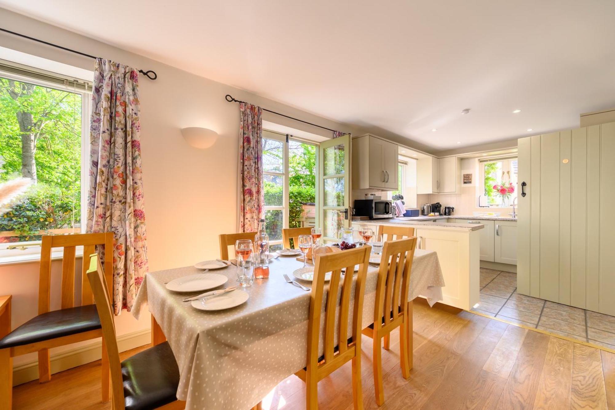 Cosy Cotswold Lodge By Your Home Here - Summer Sale For 3 Plus Nights - Ideal For Families With Log-Burner, Spa, Private Parking And Heated Swimming Pools Ashton Keynes Екстериор снимка