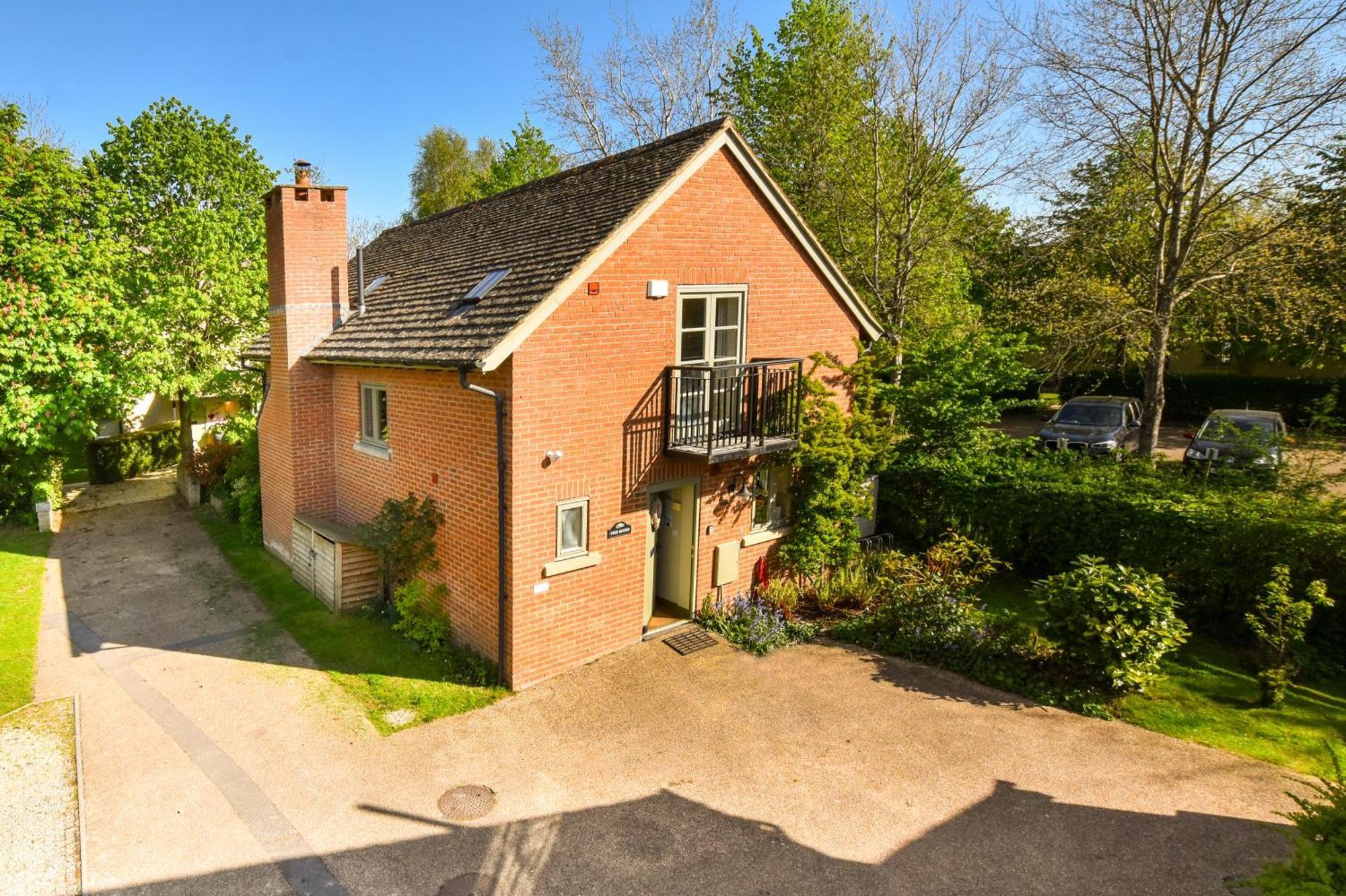 Cosy Cotswold Lodge By Your Home Here - Summer Sale For 3 Plus Nights - Ideal For Families With Log-Burner, Spa, Private Parking And Heated Swimming Pools Ashton Keynes Екстериор снимка