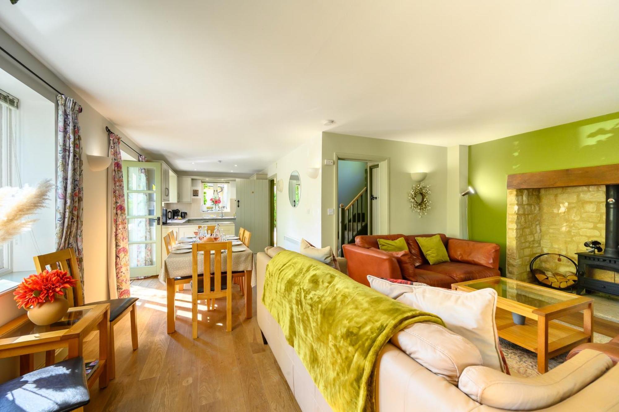 Cosy Cotswold Lodge By Your Home Here - Summer Sale For 3 Plus Nights - Ideal For Families With Log-Burner, Spa, Private Parking And Heated Swimming Pools Ashton Keynes Екстериор снимка