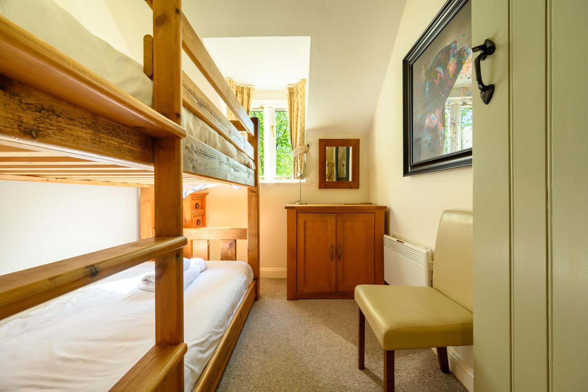 Cosy Cotswold Lodge By Your Home Here - Summer Sale For 3 Plus Nights - Ideal For Families With Log-Burner, Spa, Private Parking And Heated Swimming Pools Ashton Keynes Екстериор снимка