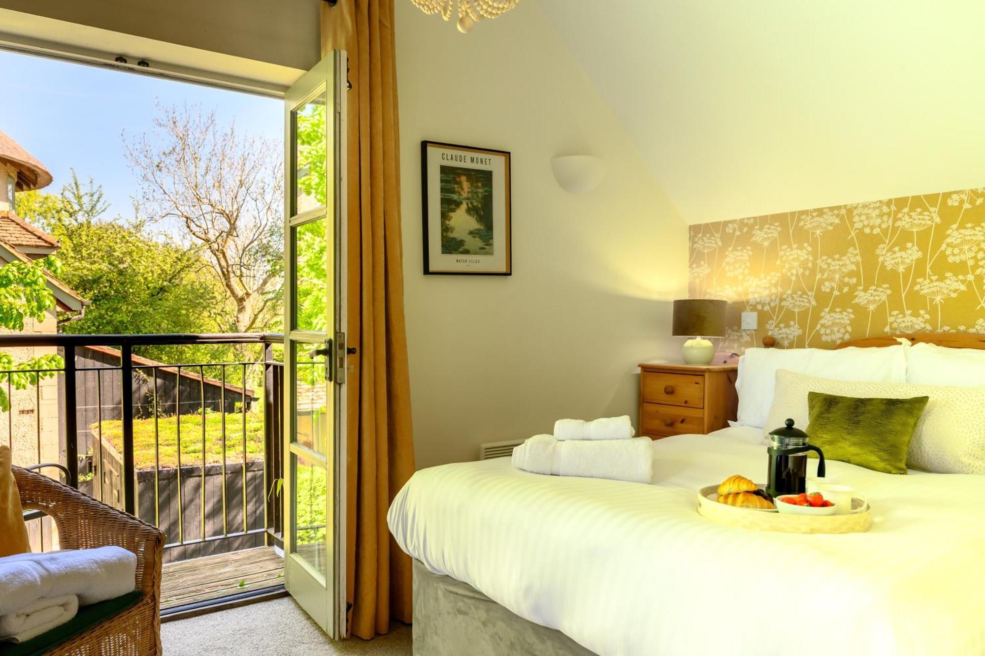 Cosy Cotswold Lodge By Your Home Here - Summer Sale For 3 Plus Nights - Ideal For Families With Log-Burner, Spa, Private Parking And Heated Swimming Pools Ashton Keynes Екстериор снимка